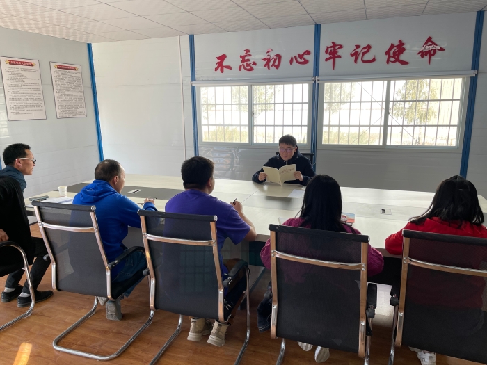呂磊副書記向大家宣讀文件