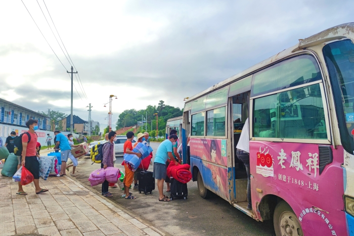 組織工人及管理人員上車_愛奇藝